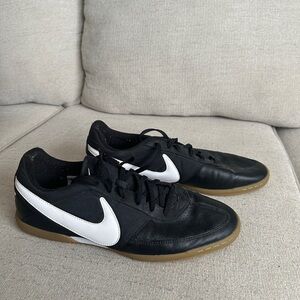 Nike Black and White Davinho Indoor Athletic Soccer Shoes